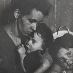 [Untitled] (Mother with Children, New York)