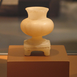 Kohl Pot on Base