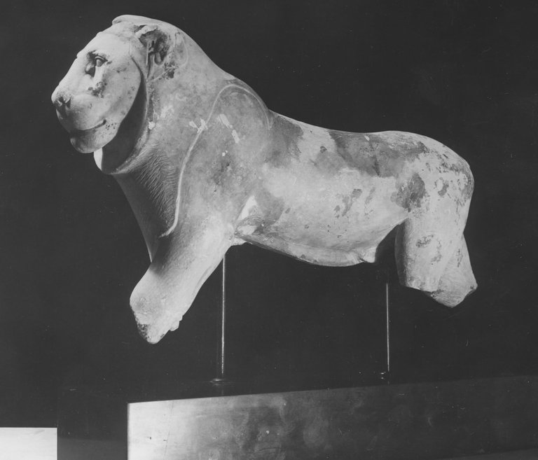 ESculptor's Model of a Walking Lion CUR.33.190_negA_bw